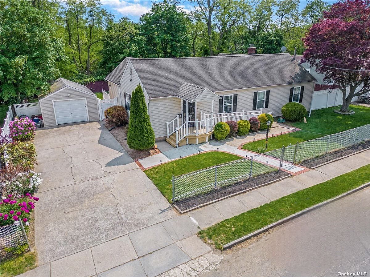 7 Francine Avenue, Amityville, NY 11701 Zillow