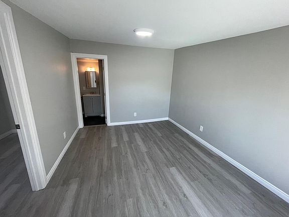 4th image of 3676 44th St