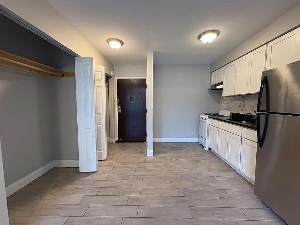 Studio, $1,350 — Photo 4