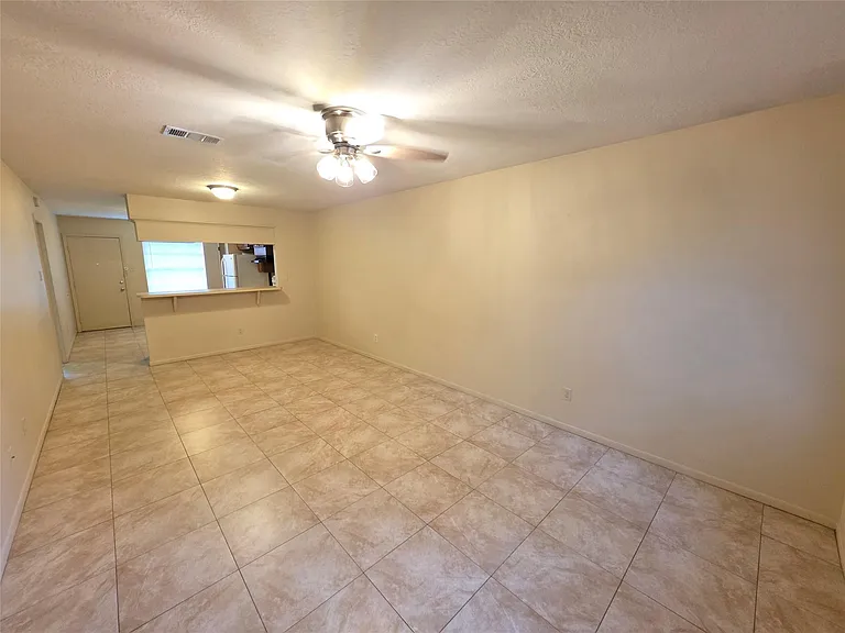 1615 Hazelwood St #A — Photo 2