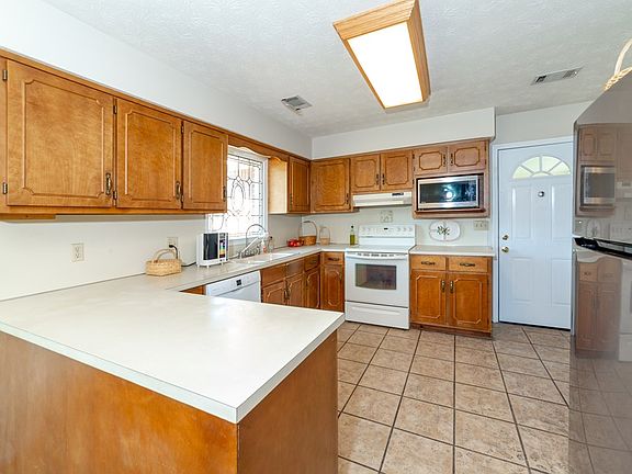 4th image of 2307 Dobbs Dr