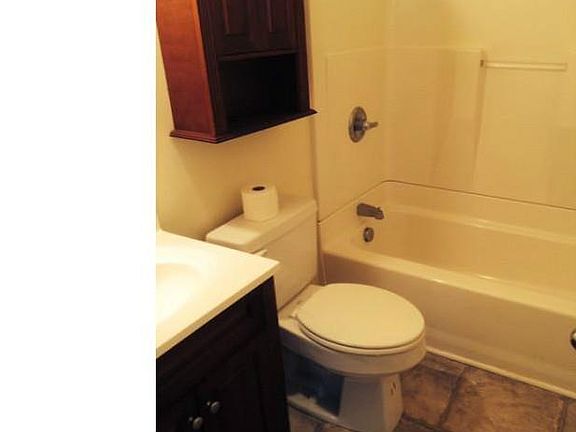 3rd image of 3310 Peronne Ave