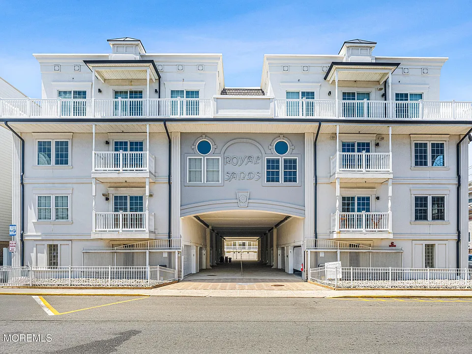 15 Sumner Ave #12