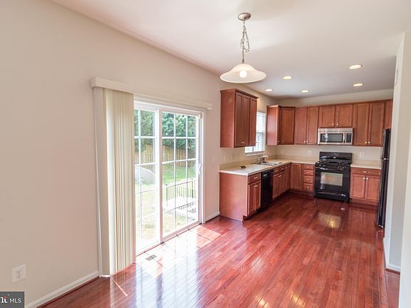 5th image of 1006 Dorthea Ct