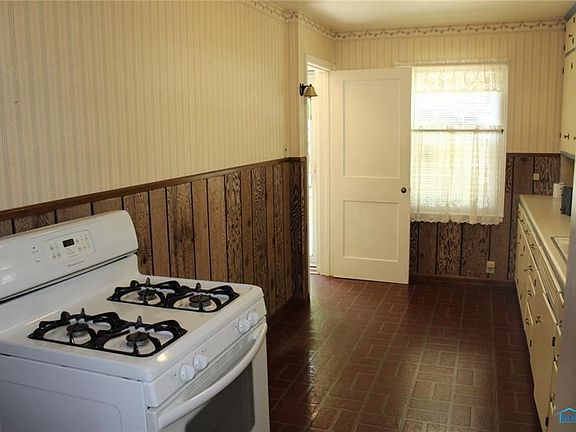 4th image of 425 W Smith St