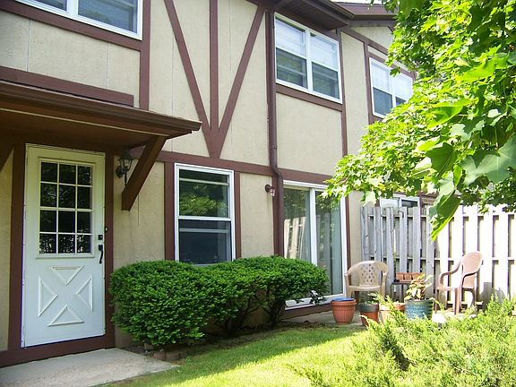 2nd image of 1027 Greenwood Cir #1027