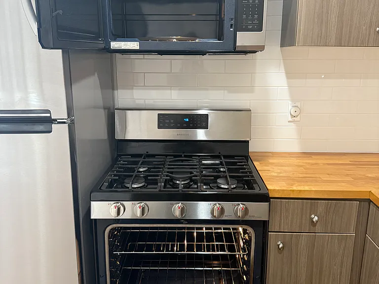 Samsung Microwave and Stove/Oven