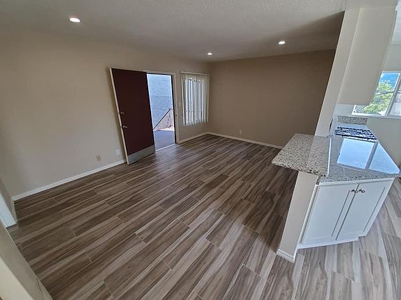 3rd image of 5812 Willoughby Ave #10