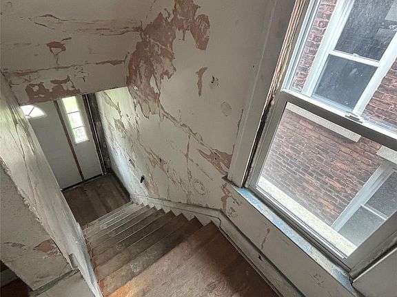 5th image of 4046 Pingree St