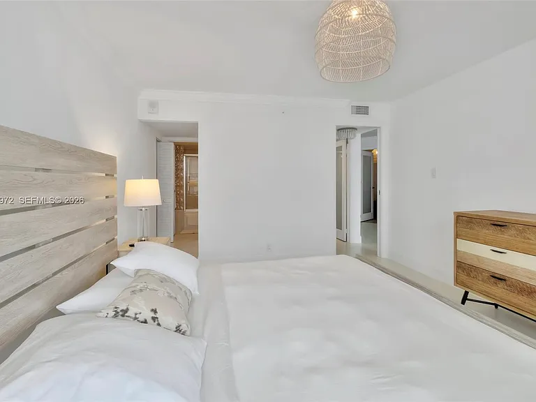 2401 Collins Ave #1805 — Photo 4