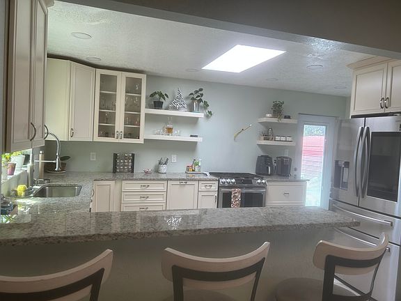 2nd image of 30 Winston Dr