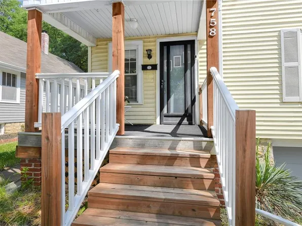 758 Pennsylvania St, Leavenworth, KS 66048