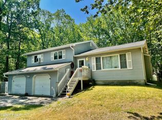 101 Crest Ct, Milford, PA 18337