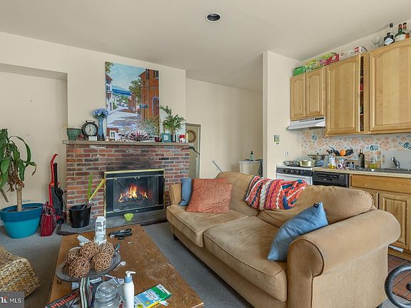3rd image of 846 Corinthian Ave Floor 2