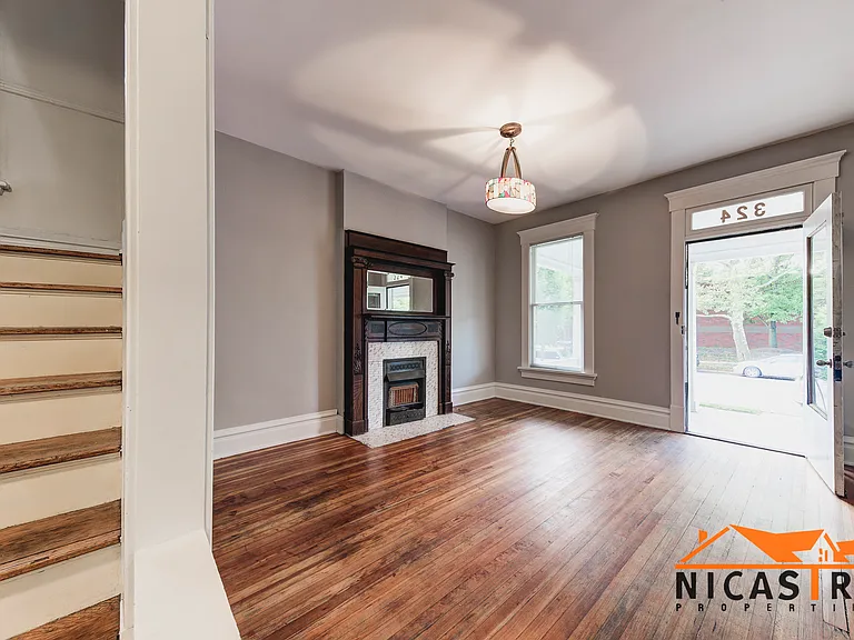 324 Buttles Ave — Photo 2