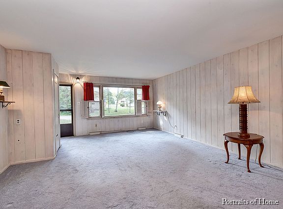 3rd image of 225 Oakwood Dr