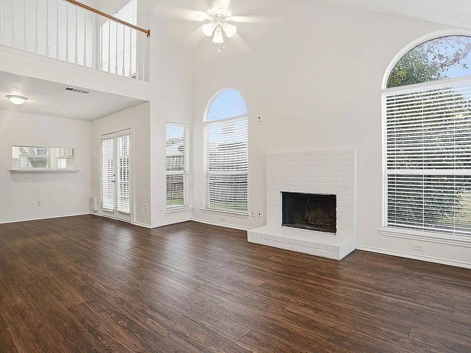 1st image of 1100 Seneca Dr #2
