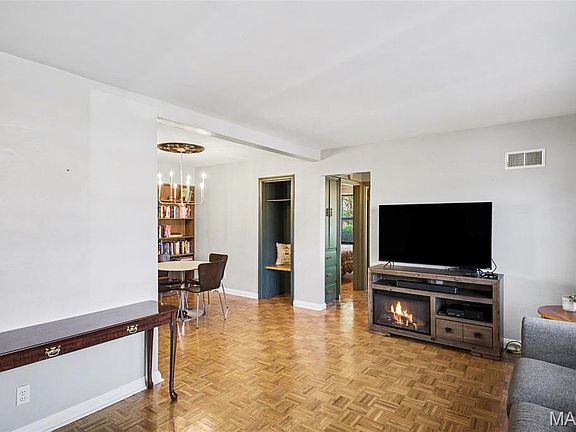 4th image of 5005 Jamieson Ave APT 1N