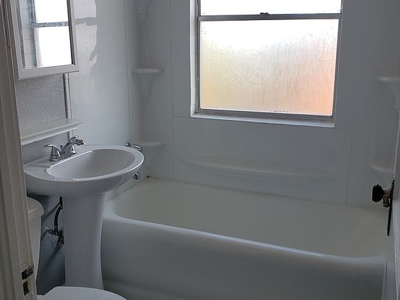 5th image of 203 W 38th St #2