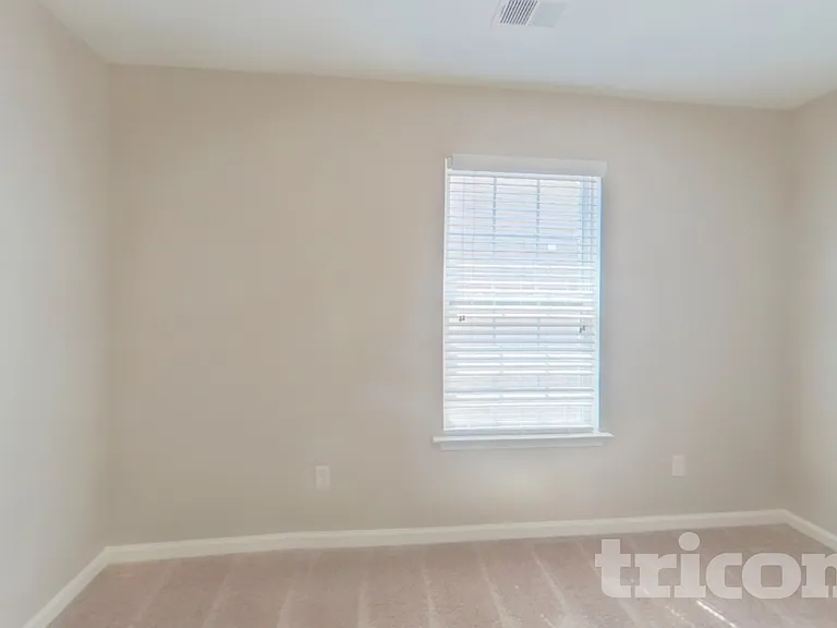 304 Longfellows Ln — Photo 11