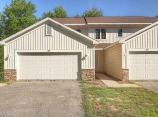 1426 Viewpoint Dr, Greenville, MI 48838