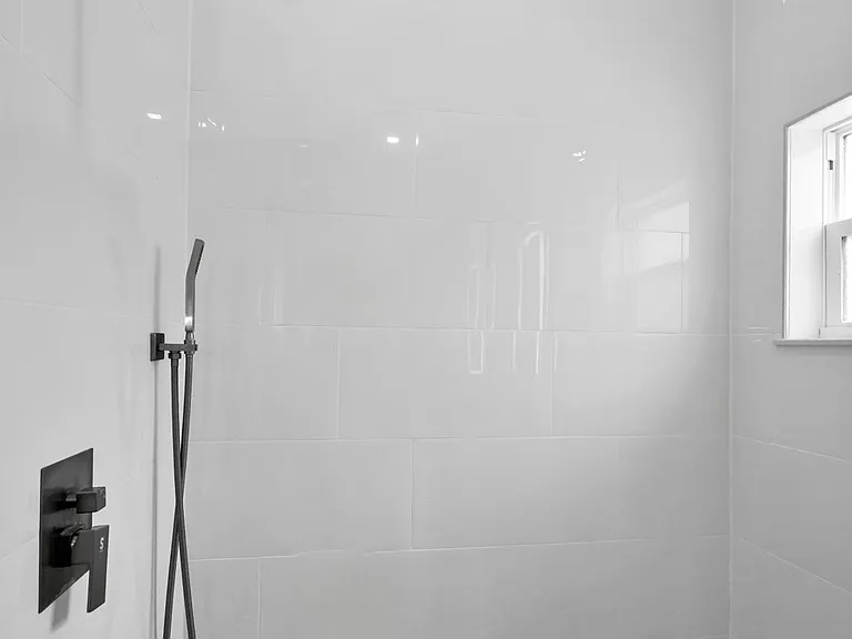 26-web-or-mls-Primary Bathroom 1b_07042026