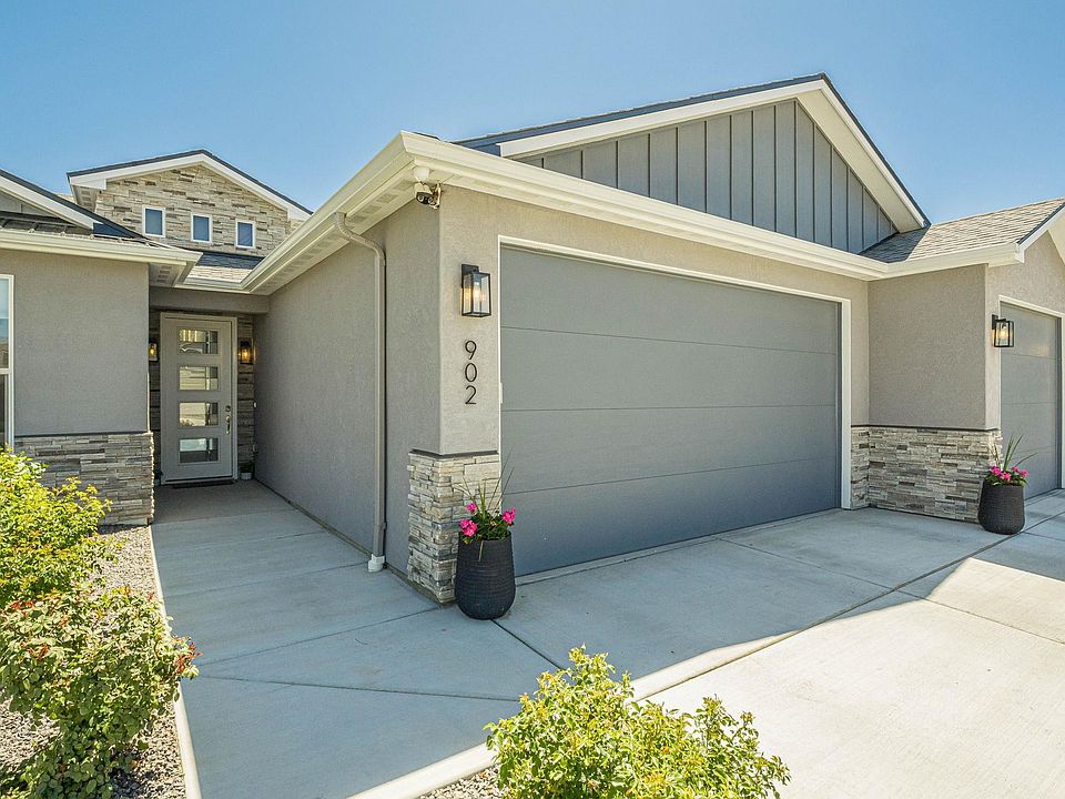 1st image of 902 Cresthaven Dr