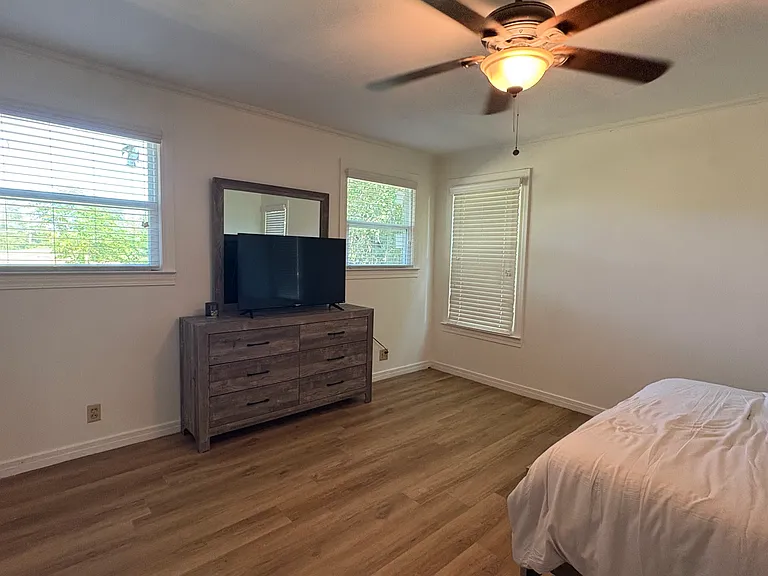 422 Ashley Ave — Photo 7