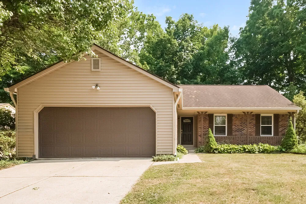 3 bed, 2.0 bath, 1360 sqft, $2,045 — Photo 1