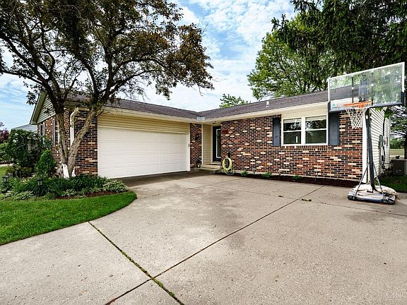 3rd image of 909 Katherine Ave