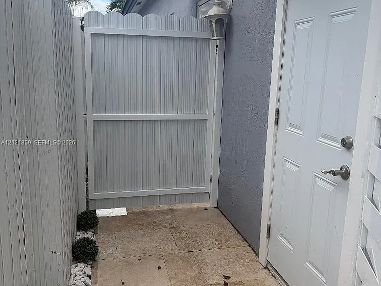 6803 SW 158th Ave #REAR — Photo 2
