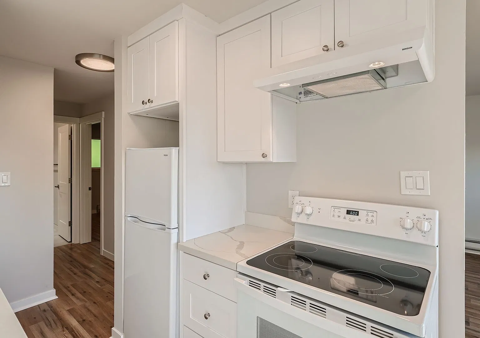 Four Seasons Apartments — Photo 3