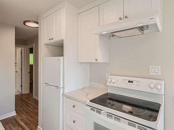 3rd image of 2324 Bonair Pl SW APT 42