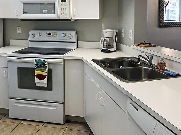 3rd image of 12131 Summergate Cir #1-203