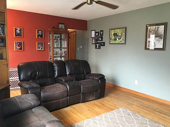 3rd image of 1004 Hillcrest Blvd