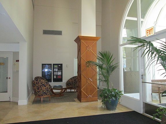 3rd image of 1250 N La Salle Dr APT 1704