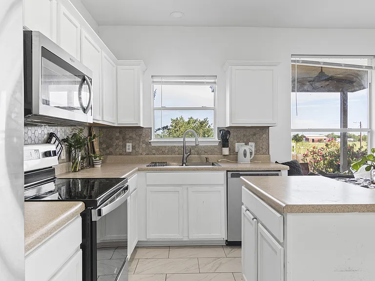 13524 Lyndon B Johnson St — Photo 16