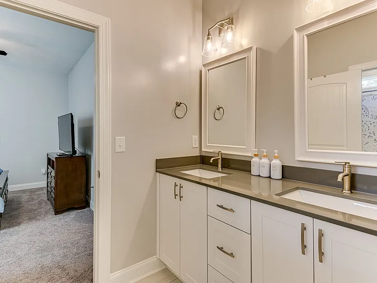 1213 Elbron Dr — Photo 35