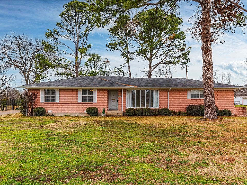 1st image of 115 Brookhollow Dr