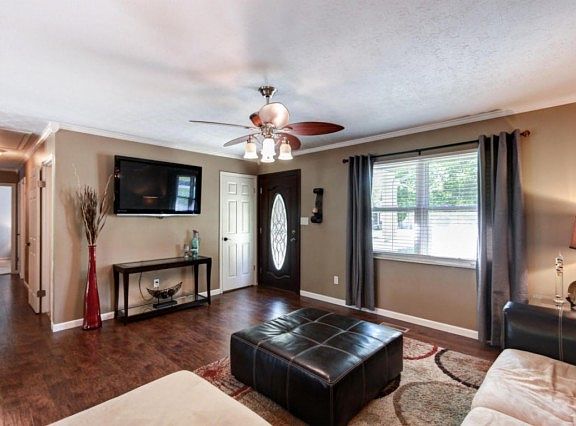 4th image of 7416 Foxglove Ln