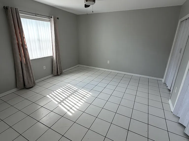 2140 Monroe St — Photo 2