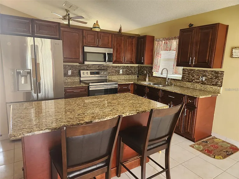 2483 Shelby Cir — Photo 15