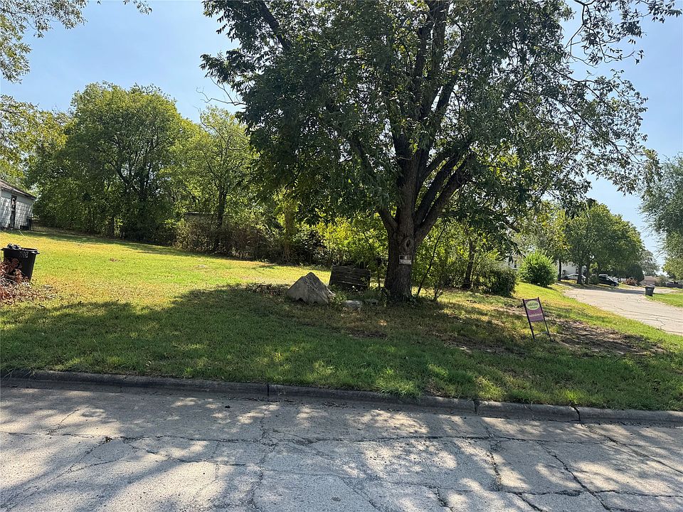 2nd image of Ash St
