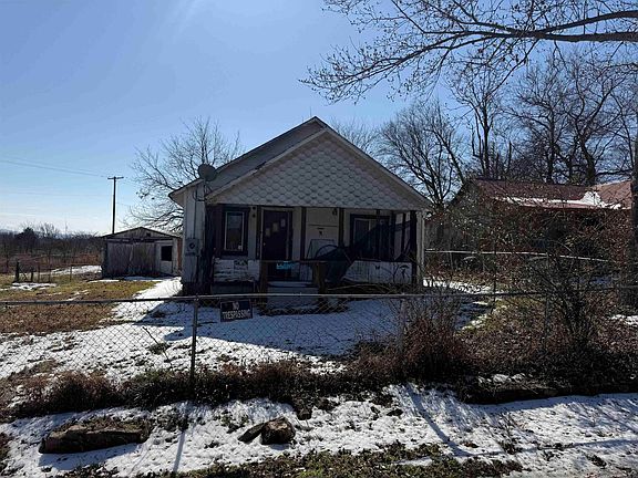 2nd image of 1004 Reeves Ave