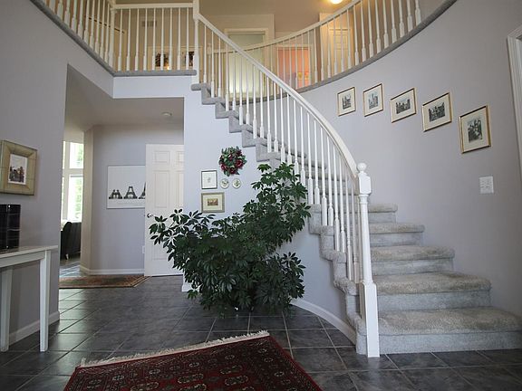 3rd image of 5975 Redstone Ct