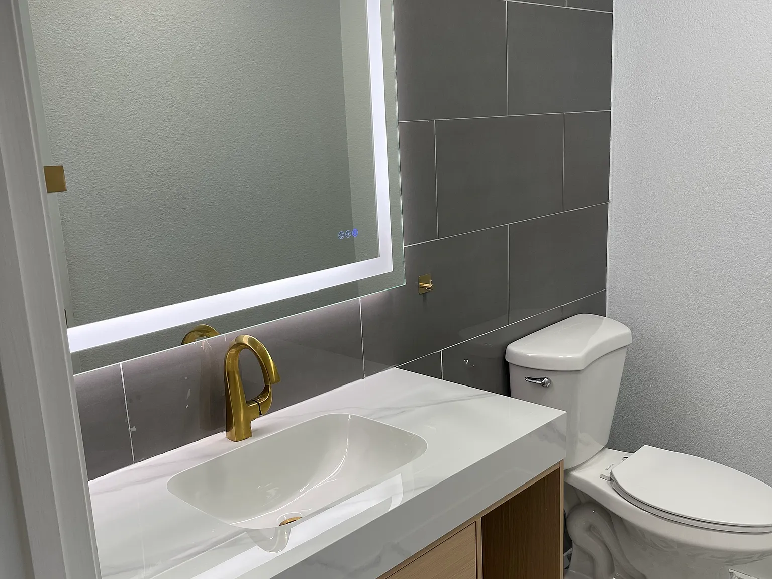 2 bed, 1.5 bath, 854 sqft, $2,750 — Photo 2