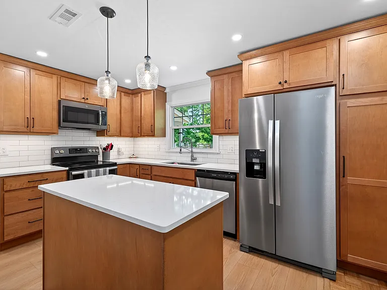 101 Davis Rd — Photo 16
