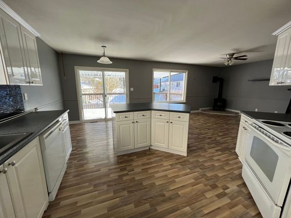 3 bedroom rental in Abbotsford — photo 3