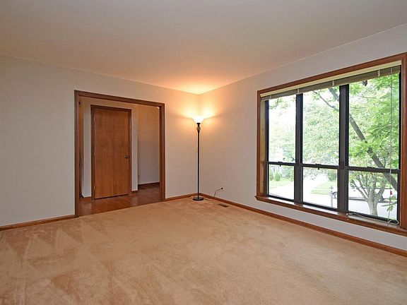 5th image of 2818 Queenswood Dr