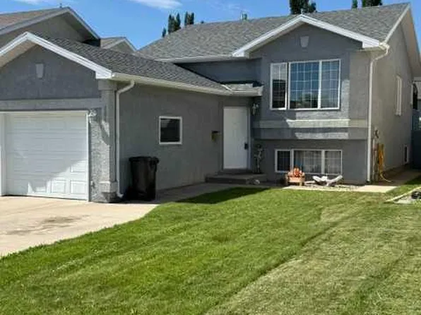 781 E Red Crow Blvd W, Lethbridge, AB T1K 7M4